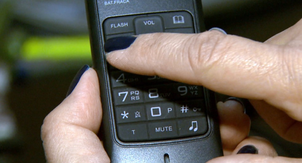 PM PRENDE OCUPANTES DE VEÍCULO COM DROGAS, APÓS DENÚNCIA 190