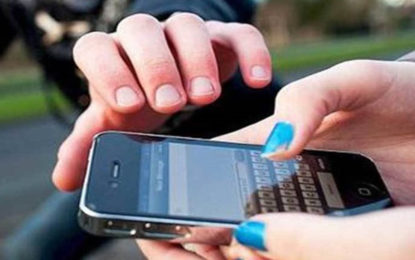 JOVEM TEM APARELHO CELULAR ROUBADO NO CENTRO DA CIDADE EM BARBACENA