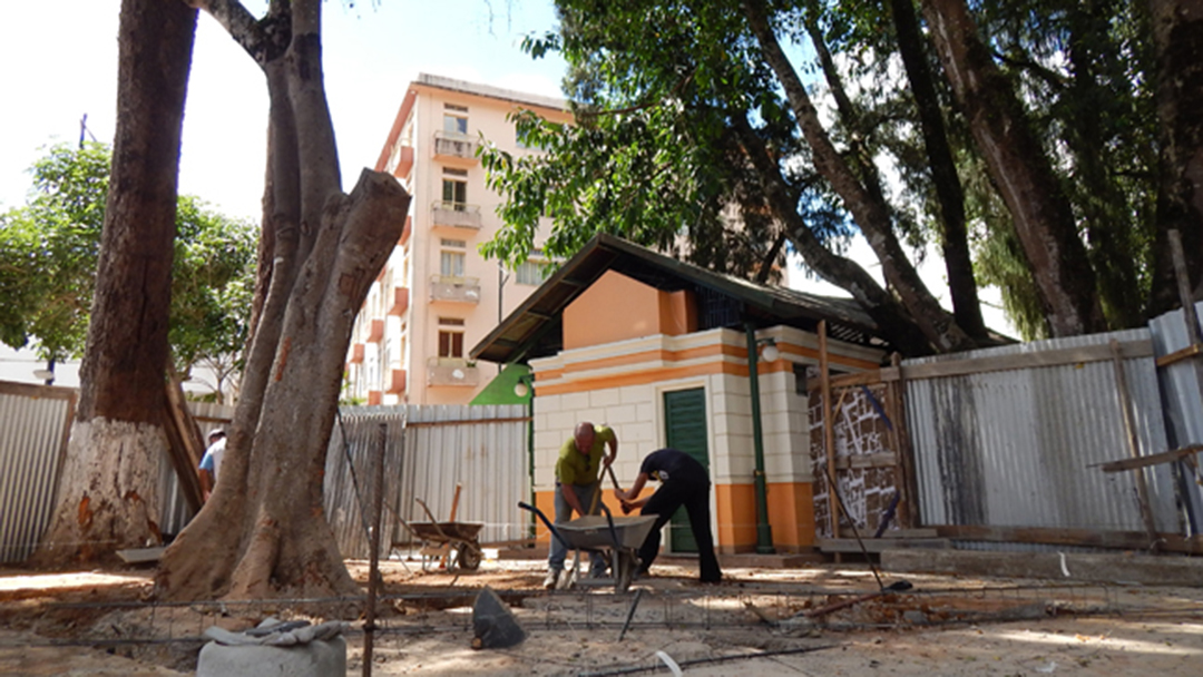 Prefeitura e PM iniciam construção de base e revitalização da Praça dos Andradas