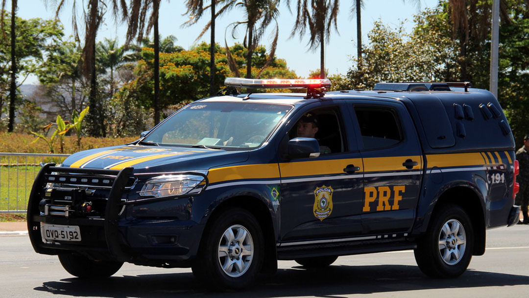 PRF apreende R$ 1,5 milhão em cigarros contrabandeados