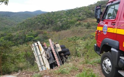COLISÃO ENTRE VEÍCULOS NA SERRA DE OURO BRANCO