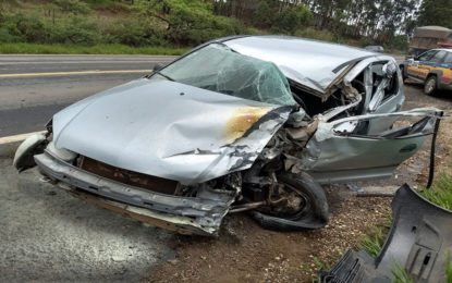 COLISÃO ENTRE CARRETA E CARRO NA BR 265