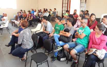 PREFEITO DE BARBACENA PROMOVE REUNIÃO COM MONITORES DO ESTACIONAMENTO ROTATIVO