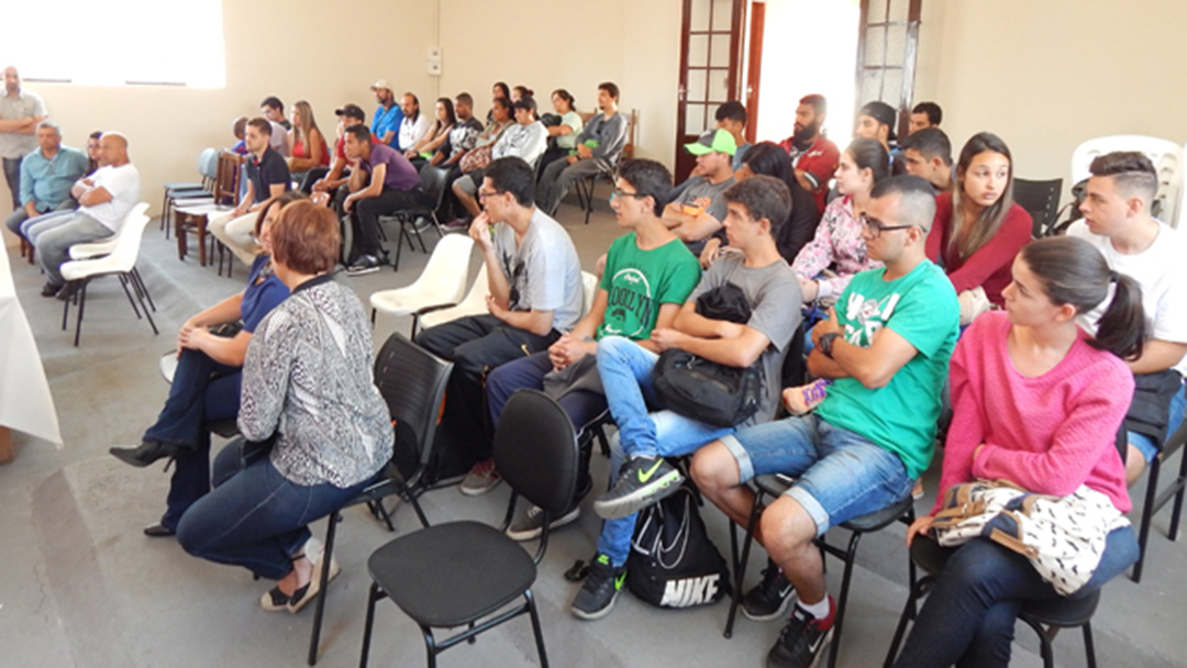 PREFEITO DE BARBACENA PROMOVE REUNIÃO COM MONITORES DO ESTACIONAMENTO ROTATIVO