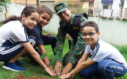 Polícia Militar do Meio Ambiente realiza plantio de mudas em  escola de Conselheiro Lafaiete