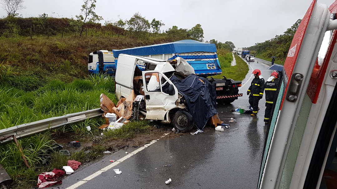 Motorista morre em colisão de veículos na BR-265 altura do km 275 proximidades da localidade de São Sebastião da Vitória