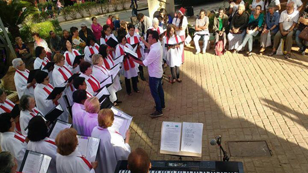 Equipe do Consultório na Rua realiza Natal na Rua em Barbacena-MG