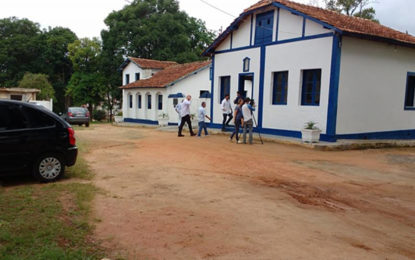 Equipe de TV francesa realiza filmagem no Museu Georges Bernanos