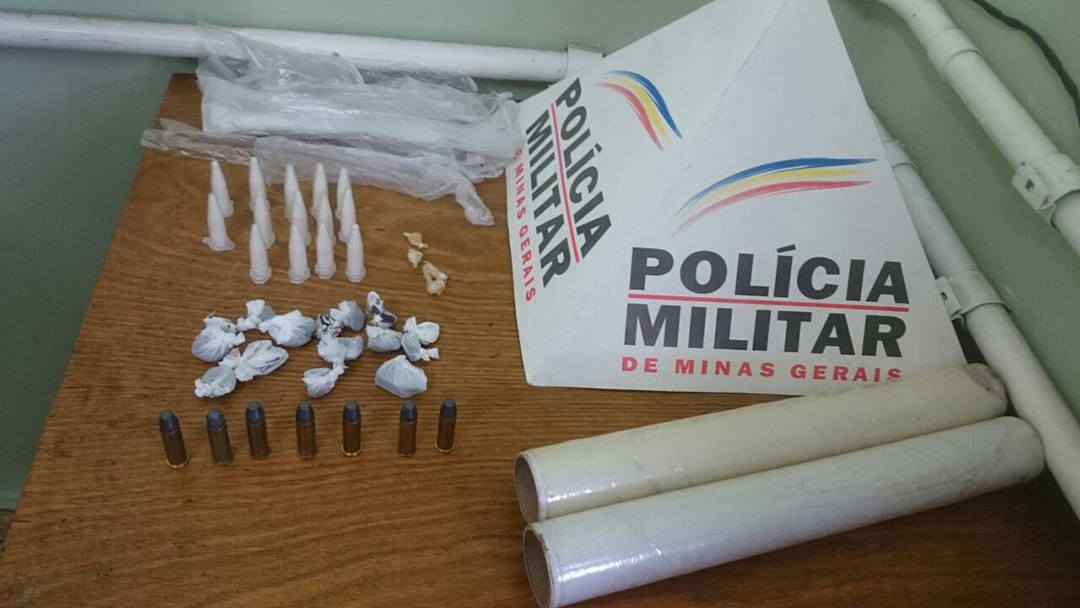Dupla é presa por tráfico de drogas no bairro Água Santa em Barbacena-MG