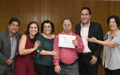 Estado forma primeira turma de profissionais com Down