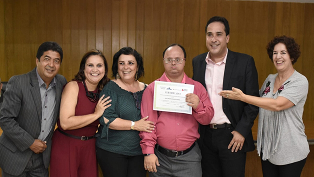 Estado forma primeira turma de profissionais com Down