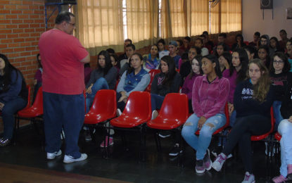 Escola estadual promove ciclo de palestras sobre a importância da leitura e escrita no ambiente escolar