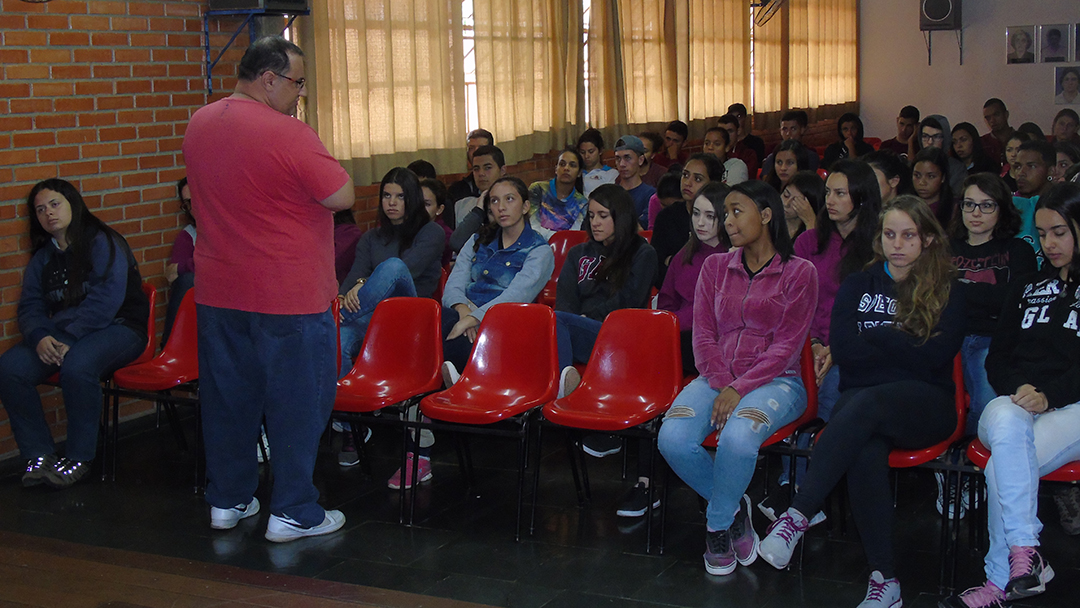 Escola estadual promove ciclo de palestras sobre a importância da leitura e escrita no ambiente escolar