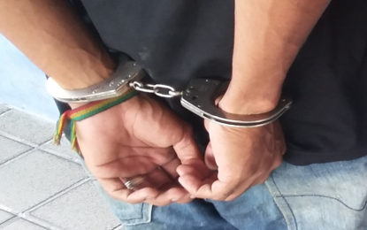 Durante abordagem policial de rotina foragido da Justiça é preso no bairro São Pedro em Barbacena-MG