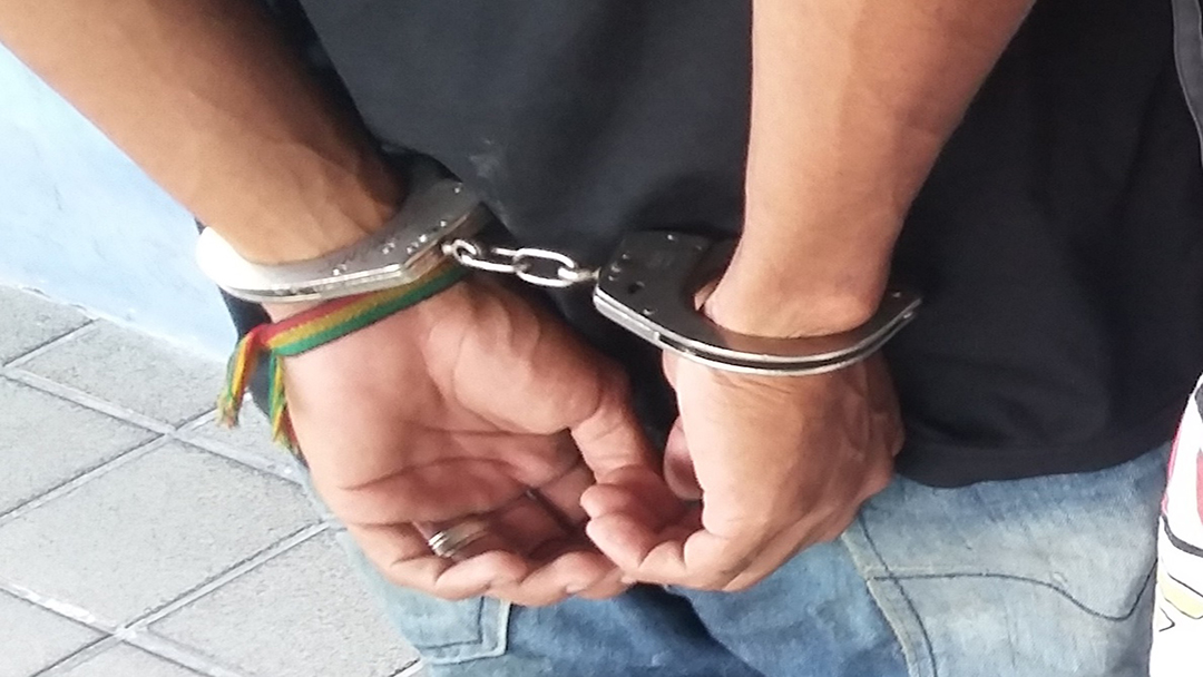 Durante abordagem policial de rotina foragido da Justiça é preso no bairro São Pedro em Barbacena-MG