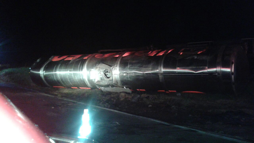 ACIDENTE AUTOMOBILÍSTICO KM 677 PROXIMIDADES DO DISTRITO DE HERMÍLIO ALVES