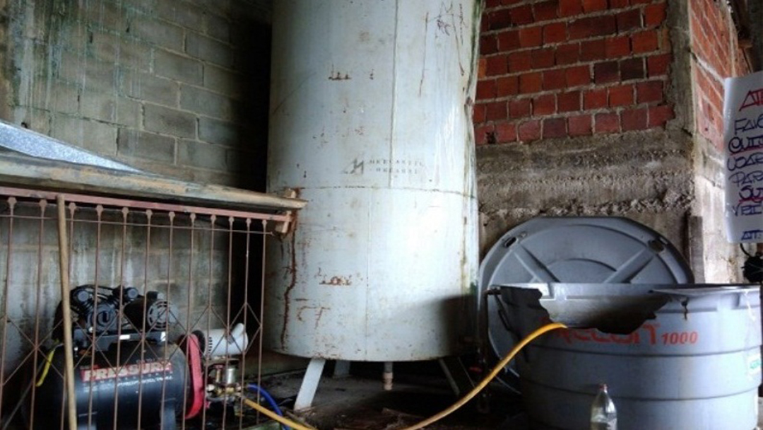 Dono de laja-jato é autuado por poluição em Santa Cruz de Minas