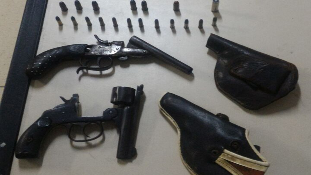 Armas de fogo são apreendidas em residência no bairro Grogotó em Barbacena