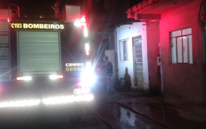 INCÊNDIO ATINGE RESIDÊNCIA NO SANTA MARIA EM BARBACENA