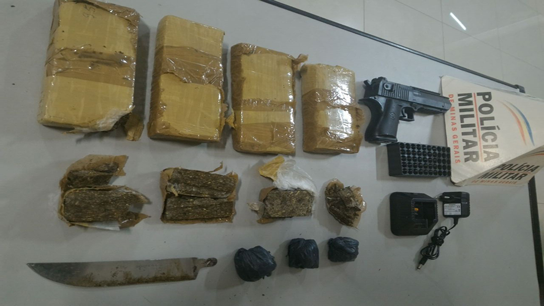 Mais uma denúncia leva PM a apreensão de drogas e simulacro de arma de fogo em Barbacena