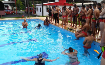 BOMBEIROS INICIAM TREINAMENTO PARA MERGULHADORES