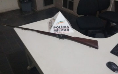 PMR apreende arma de fogo na BR 265 em Barroso