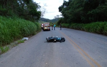 Motos batem de frente em Alto Rio Doce e condutor morre no local