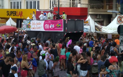 BLOCOS ARRASTAM MULTIDÃO PELO CENTRO DA CIDADE/BARBACENA-MG