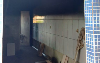 POSSÍVEL INCÊNDIO CRIMINOSO EM EDIFICAÇÃO NO BAIRRO SANTO ANTÔNIO