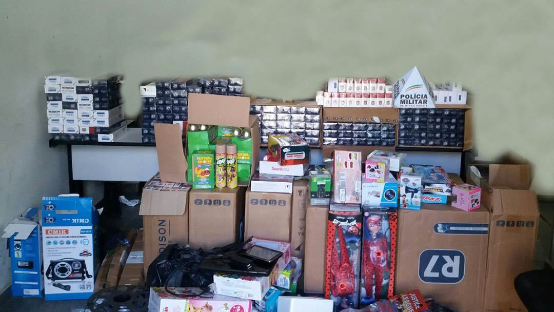 Produtos de descaminho são apreendidos e homens presos em Santos Dumont-MG