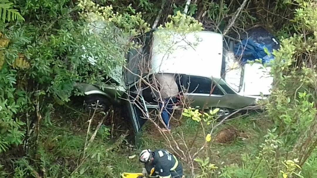 TRÊS PESSOAS FICAM FERIDAS EM ACIDENTE NA BR 265