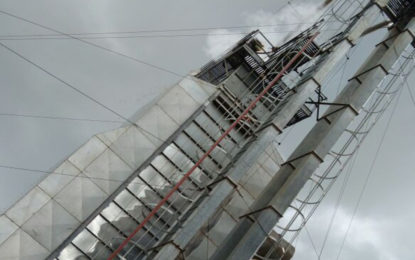 BOMBEIROS COMBATEM INCÊNDIO EM SECADOR DE MILHO ZONA RURAL DA CIDADE DE PRADOS-MG