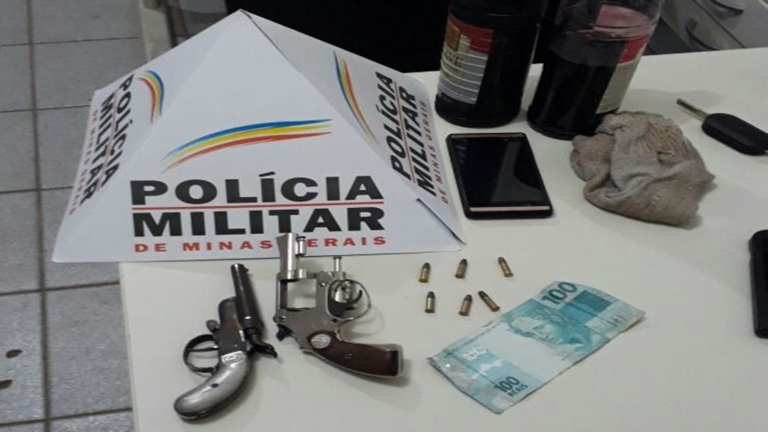 Após busca em veículo, autor é preso e menores apreendidos em Santos Dumont-MG