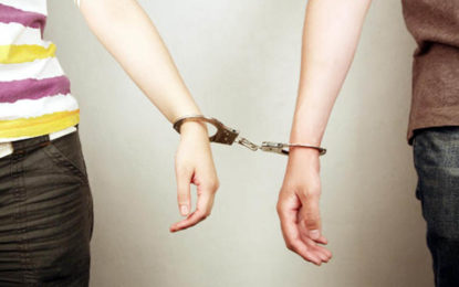 Casal é preso por tráfico de drogas no Bairro Nossa Senhora Aparecida em Barbacena-MG