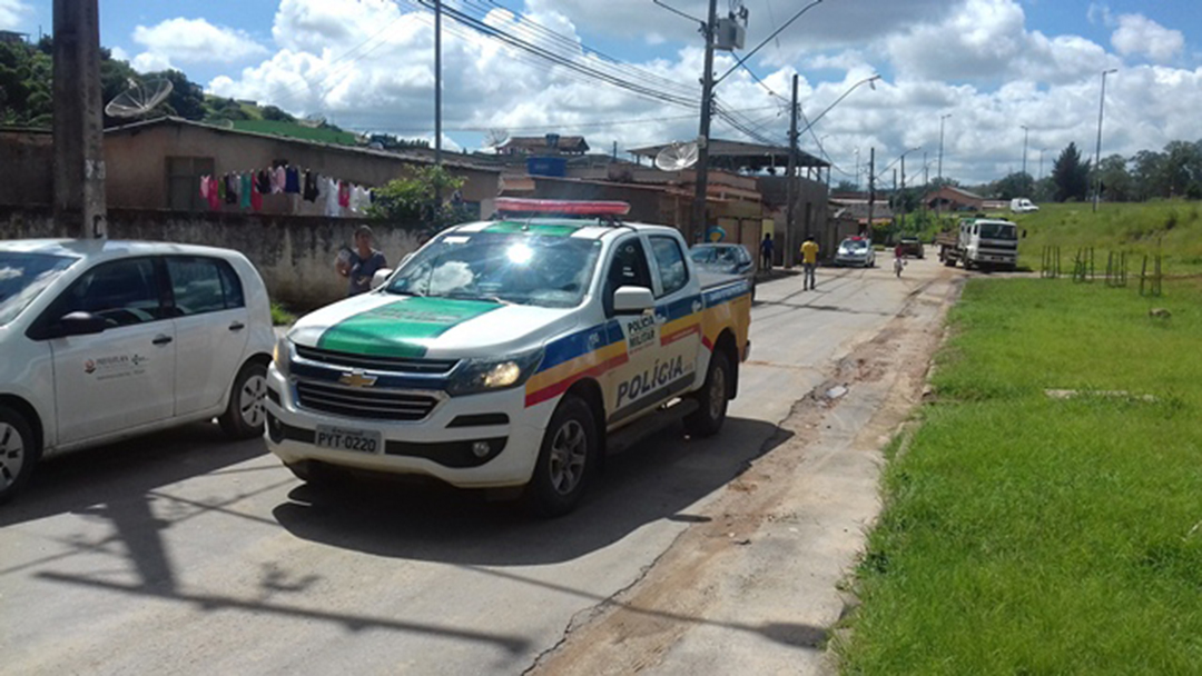 PM DO MEIO AMBIENTE FISCALIZA INTERVENÇÃO AMBIENTAL NA BR-265 EM BARBACENA