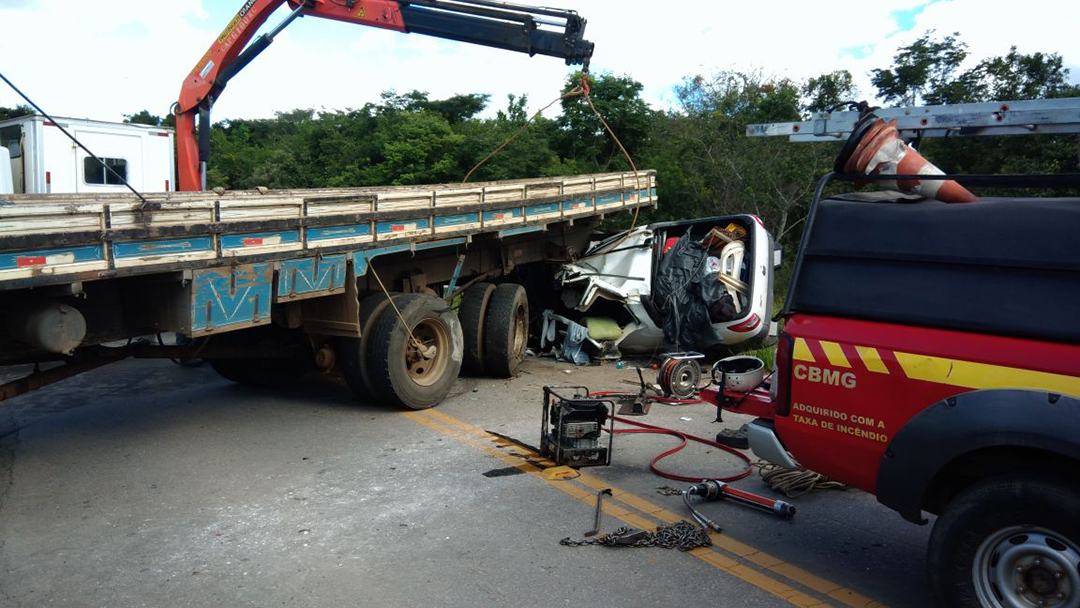 ACIDENTE NA MG 383 PROXIMIDADES DA CIDADE DE MADRE DE DEUS DE MINAS