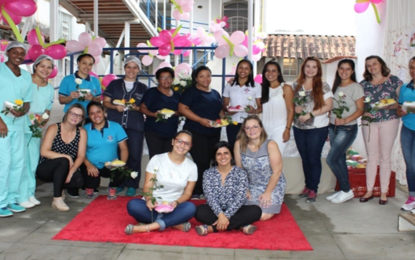 Funcionárias da Santa Casa são recebidas com homenagem pelo dia da mulher