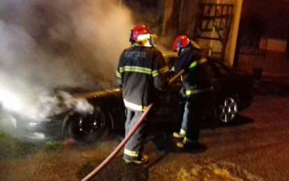 VEÍCULO INCENDEIA EM VIA PÚBLICA NO BAIRRO SANTO ANTÔNIO EM BARBACENA
