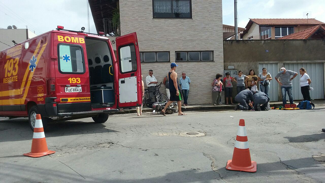 GRÁVIDA SOFRE ACIDENTE COM MOTOCICLETA NO BAIRRO SANTA EFIGÊNIA EM BARBACENA-MG