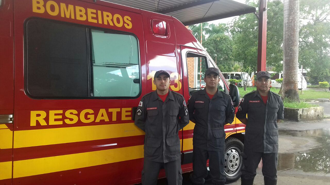 HOMEM SOFRE QUEDA E REGISTRO DE TORNEIRA FICA ENCRAVADO NO ANTEBRAÇO