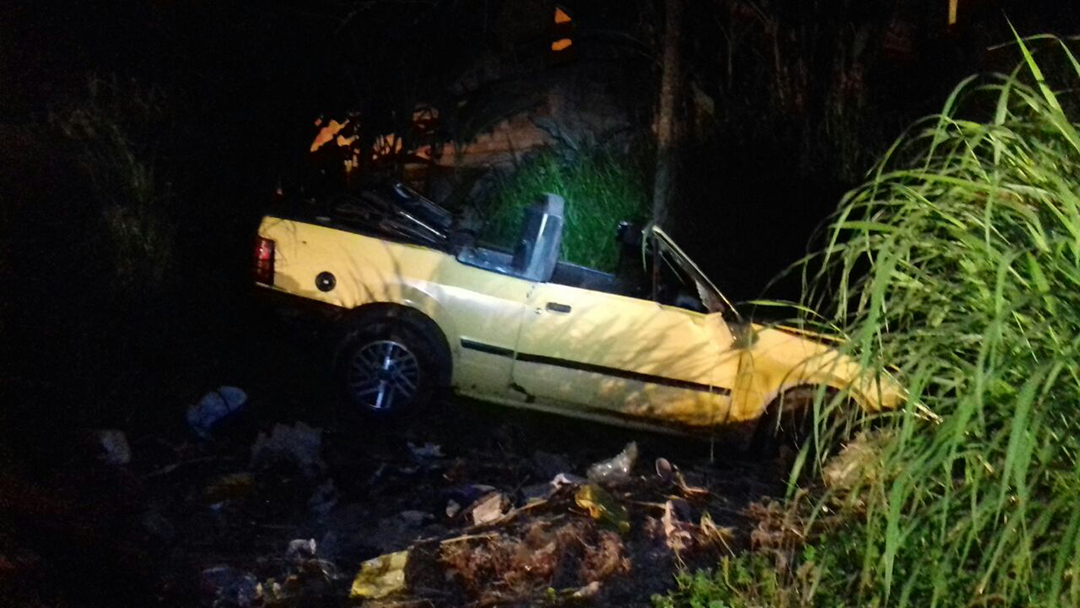 BOMBEIROS RESGATAM TRÊS VÍTIMAS EM RIBANCEIRA EM CONSELHEIRO LAFAIETE-MG