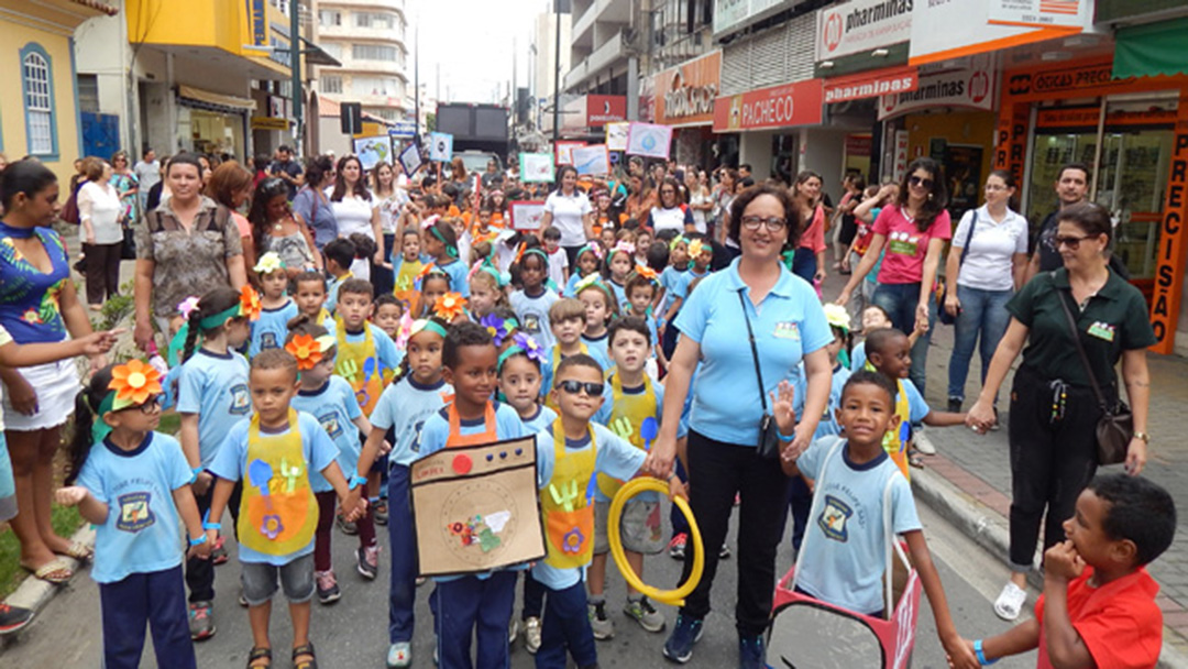 PASSEATA MARCA O DIA MUNDIAL DA ÁGUA EM BARBACENA