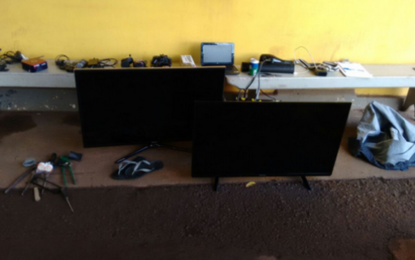 PRISÃO DE AUTORES DE FURTO/ARROMBAMENTO A RESIDÊNCIA EM CONSELHEIRO LAFAIETE-MG/VEJA MAIS