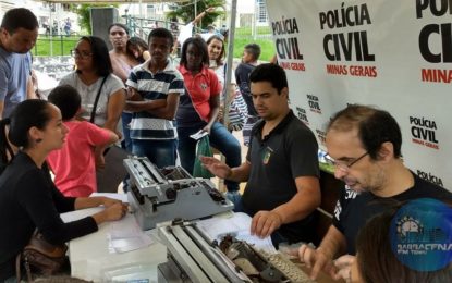 POLÍCIA CIVIL PARTICIPA DE CAMPANHA DO AGASALHO EM SANTOS DUMONT-MG