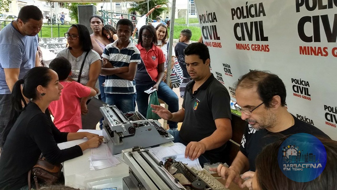 POLÍCIA CIVIL PARTICIPA DE CAMPANHA DO AGASALHO EM SANTOS DUMONT-MG