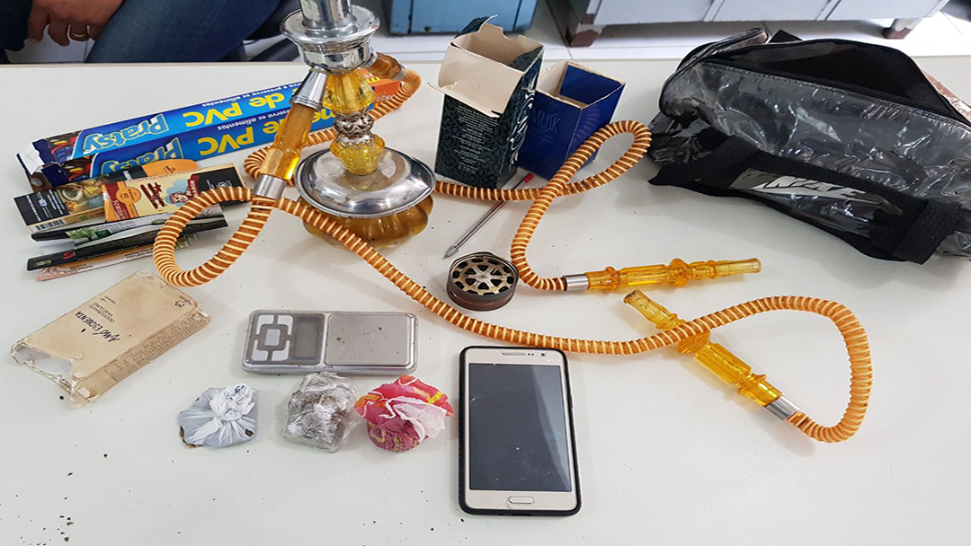 PCMG PRENDE HOMEM SUSPEITO DE TRÁFICO DE DROGAS EM BARBACENA