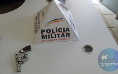 POLÍCIA MILITAR RETIRA ARMA DE CIRCULAÇÃO EM DORES DE CAMPOS-MG