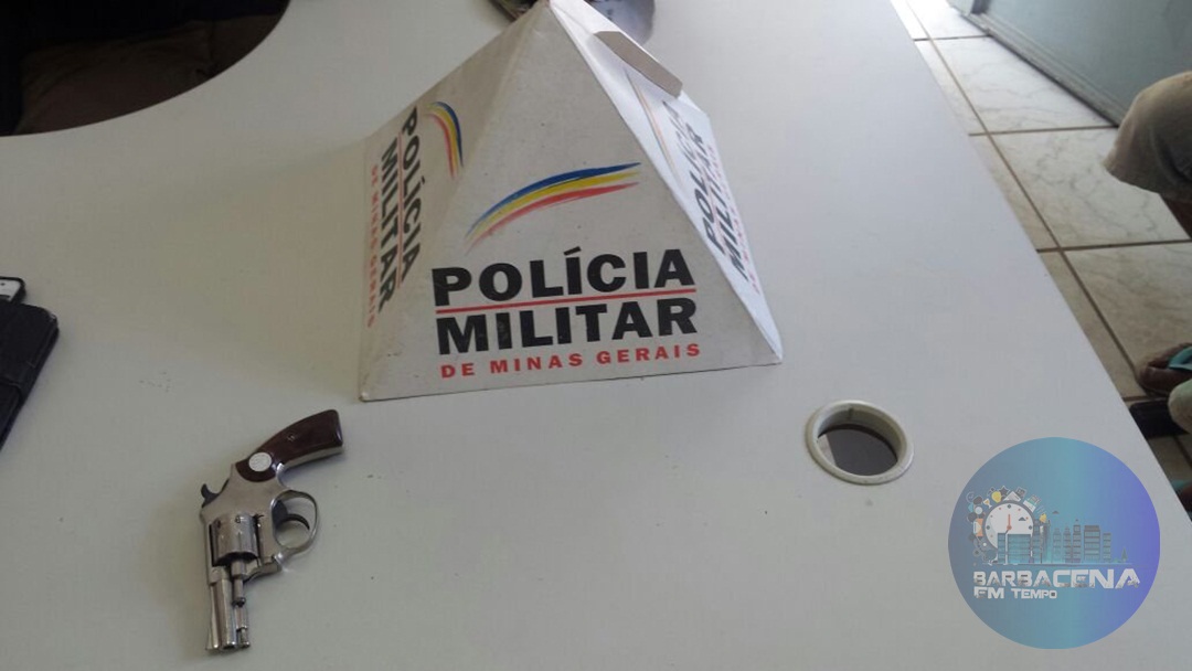 POLÍCIA MILITAR RETIRA ARMA DE CIRCULAÇÃO EM DORES DE CAMPOS-MG