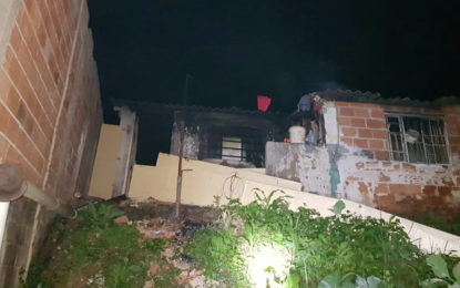 HOMEM ATEIA FOGO EM SEU PRÓPRIO IMÓVEL EM CONSELHEIRO LAFAIETE