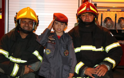BOMBEIROS REALIZAM O SONHO DE GAROTINHA DE 7 ANOS